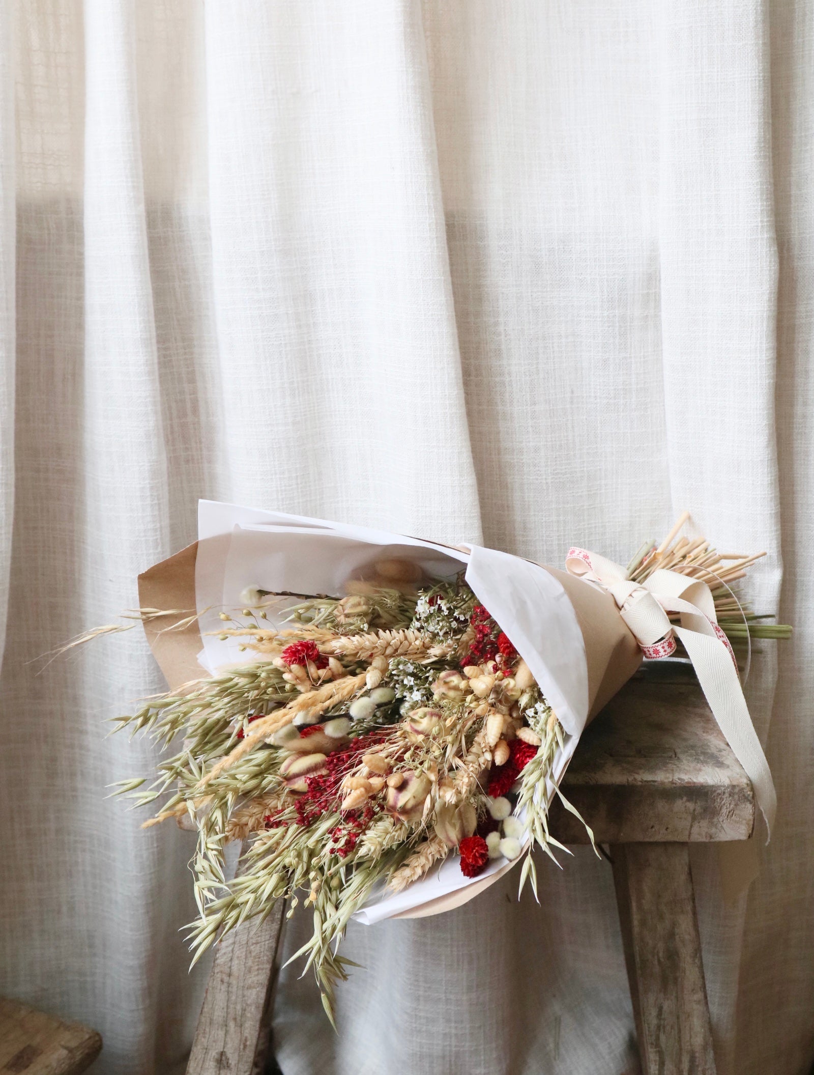 Merry | Christmas Dried Flower Arrangement
