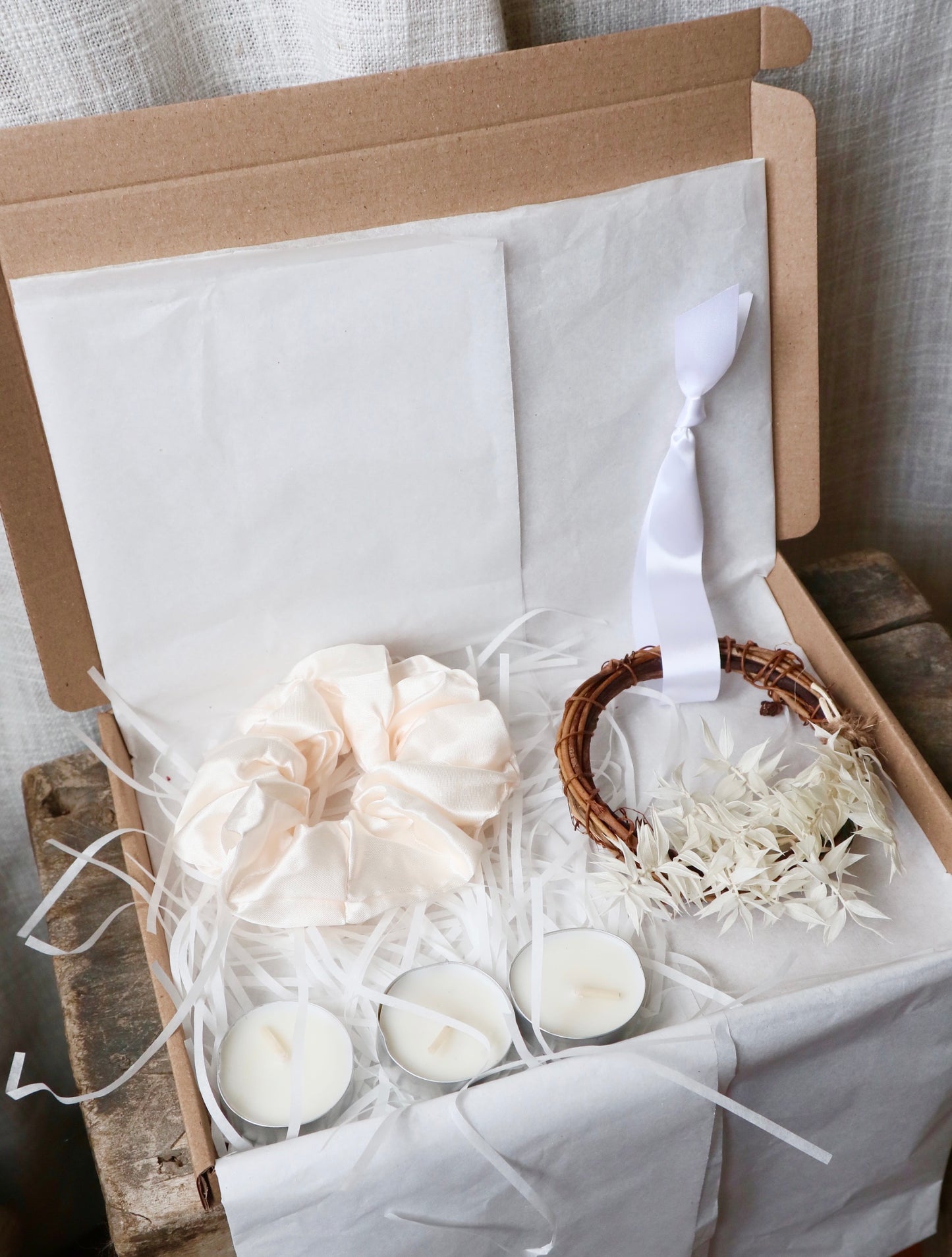 Neutral Cosy Christmas Gift Box