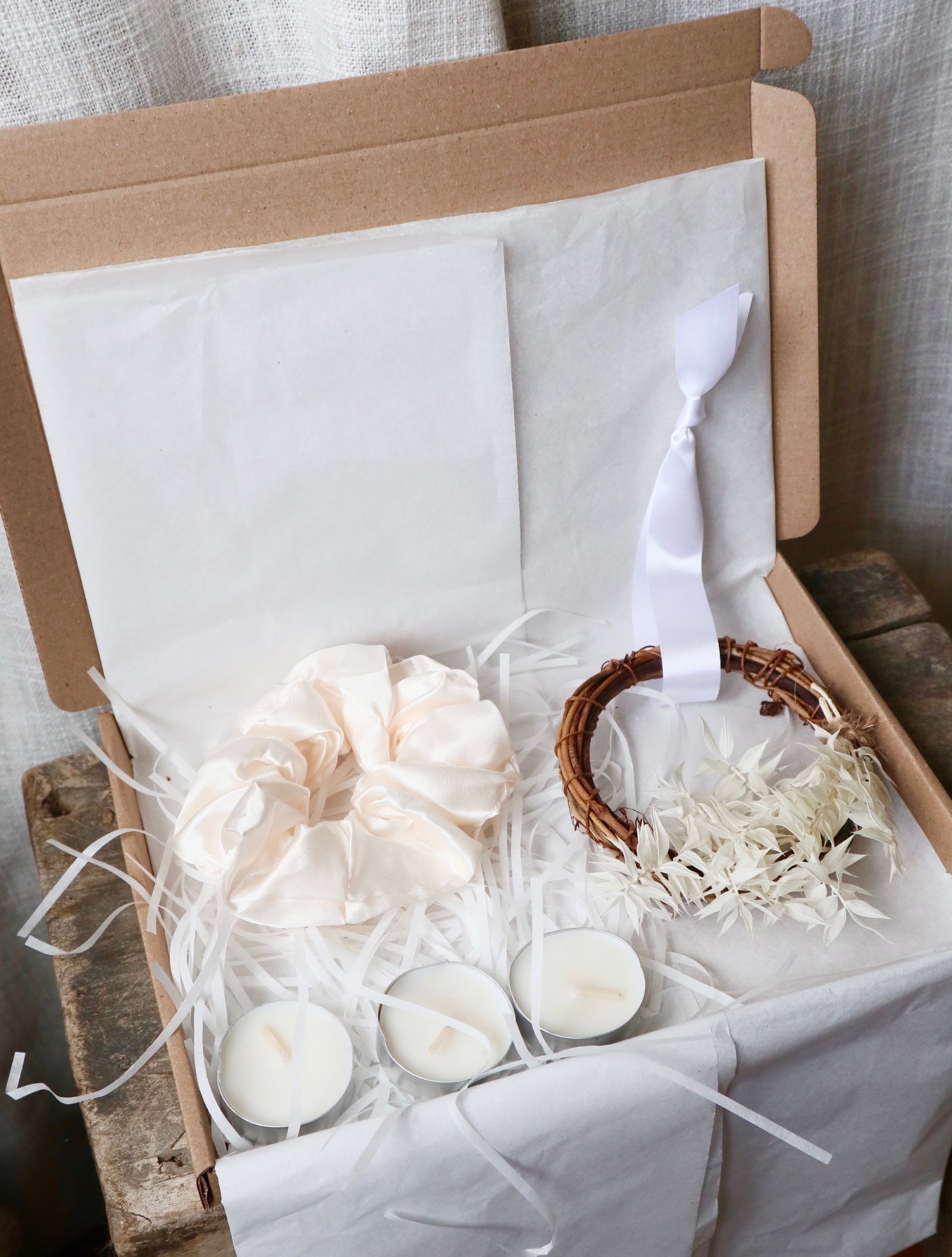 Neutral Cosy Christmas Gift Box