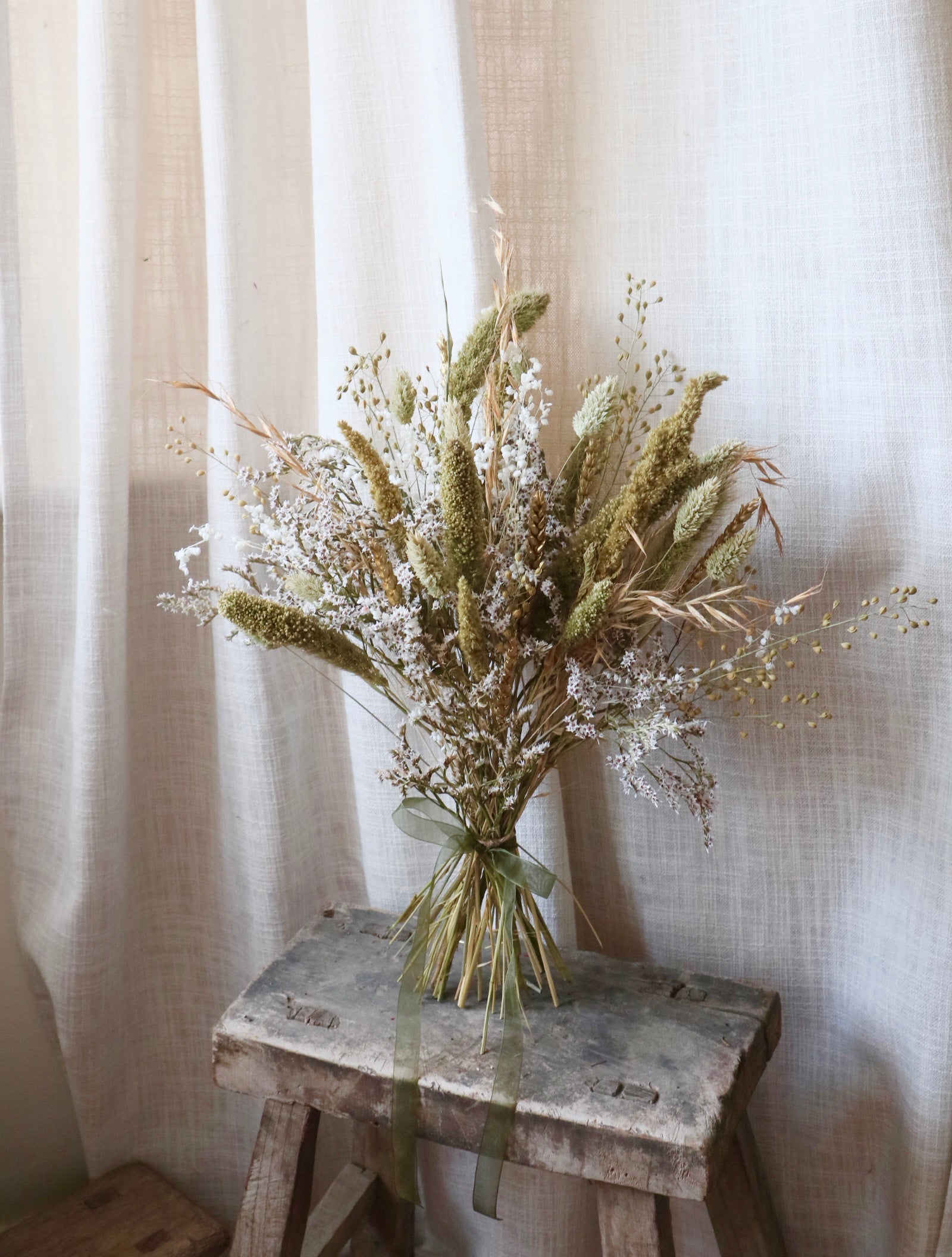 Eira | Christmas Dried Flower Arrangement