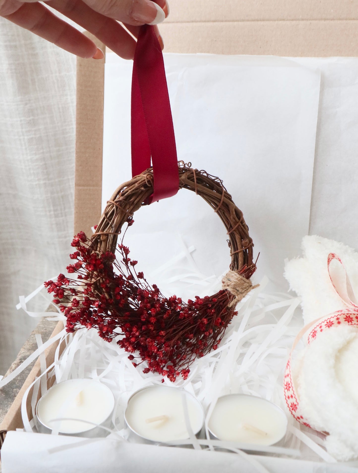 Red Cosy Christmas Gift Box