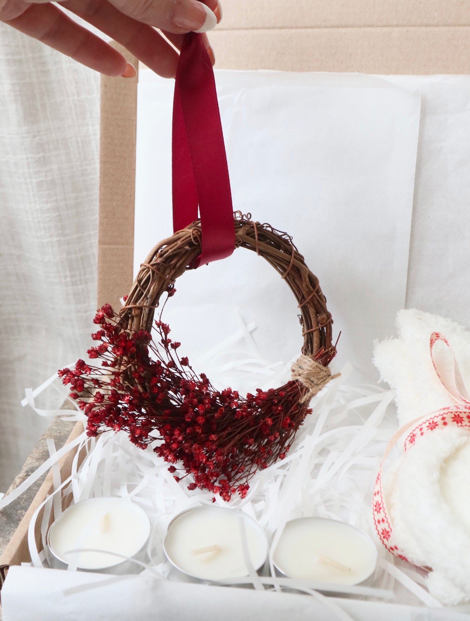 Red Cosy Christmas Gift Box