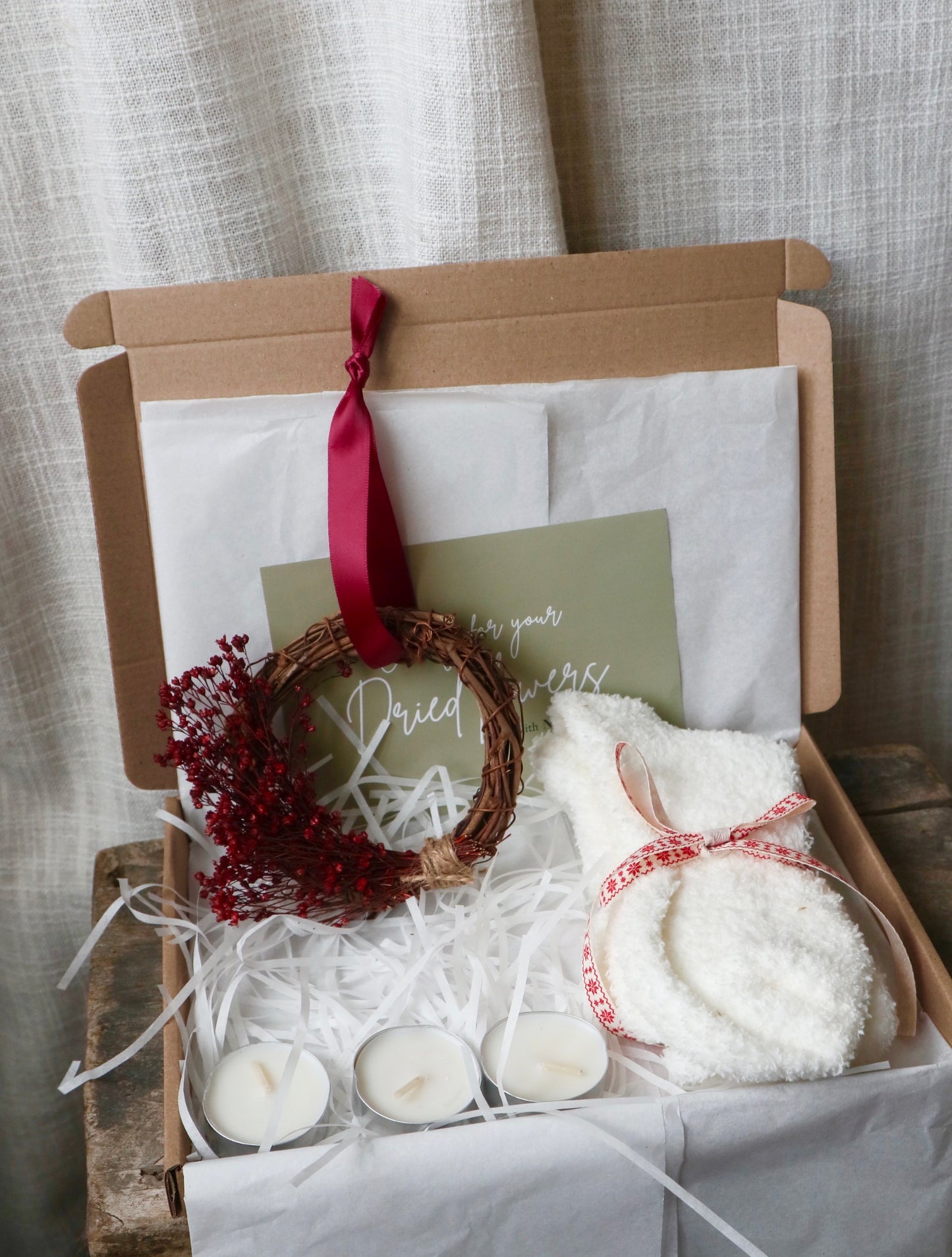 Red Cosy Christmas Gift Box