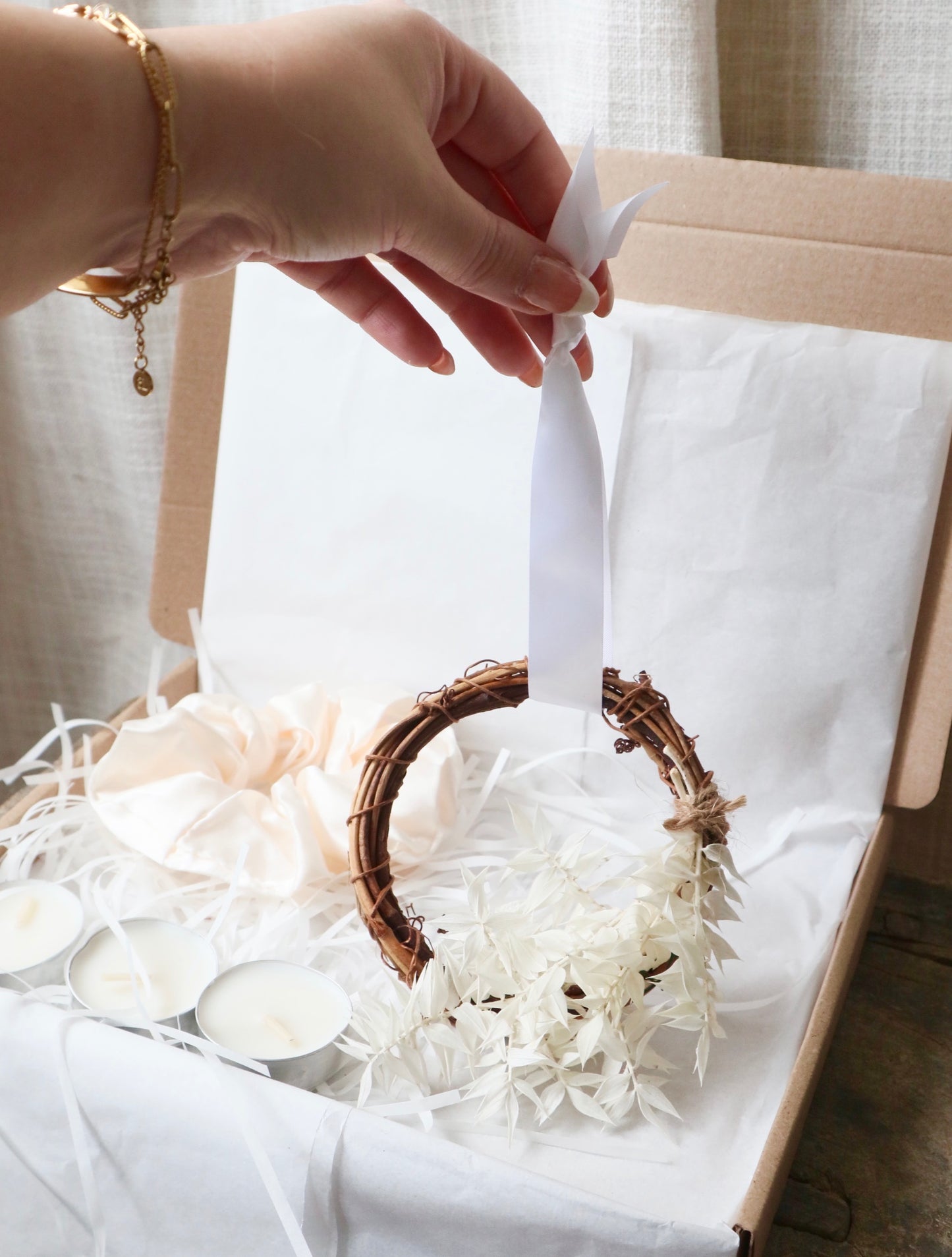 Neutral Cosy Christmas Gift Box