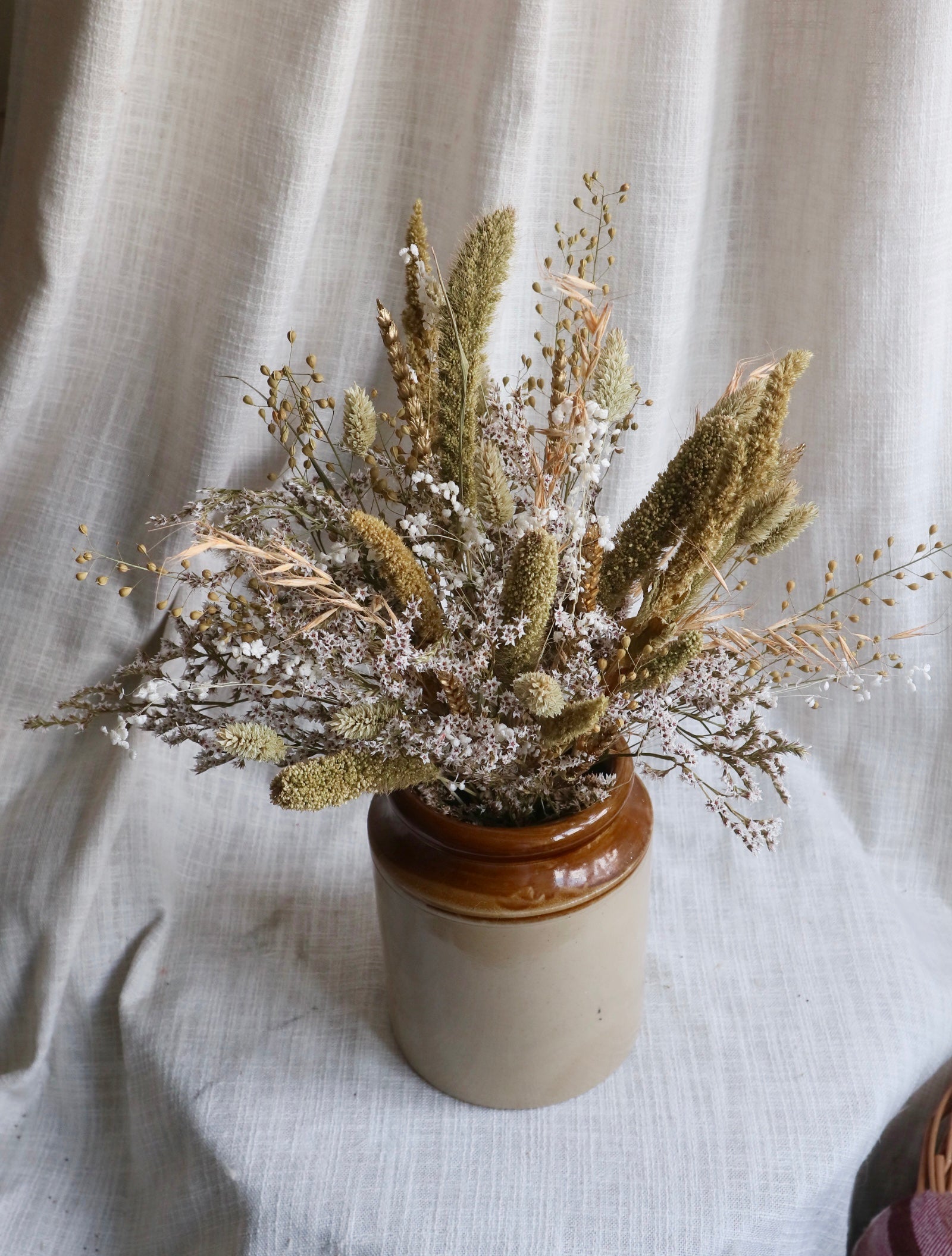 Eira | Christmas Dried Flower Arrangement