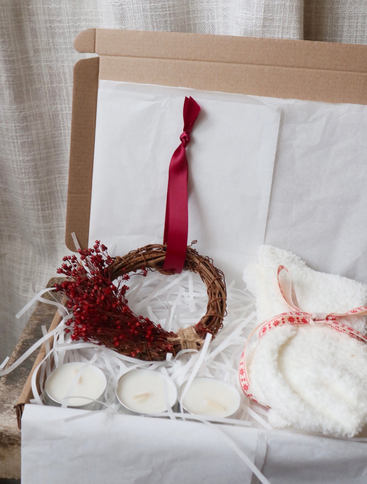 Red Cosy Christmas Gift Box