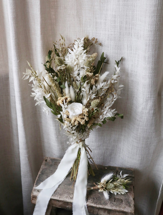 Clove | White & Green Dried Flower Bouquet