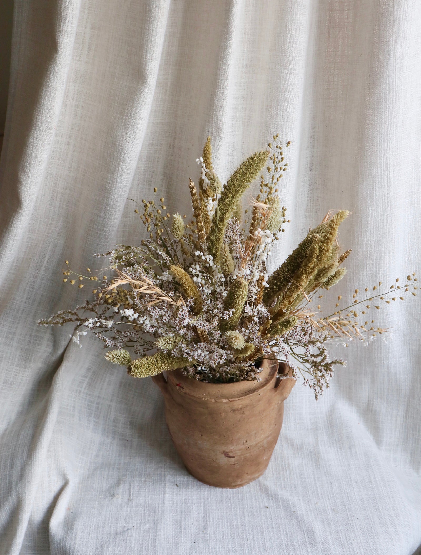 Eira | Christmas Dried Flower Arrangement