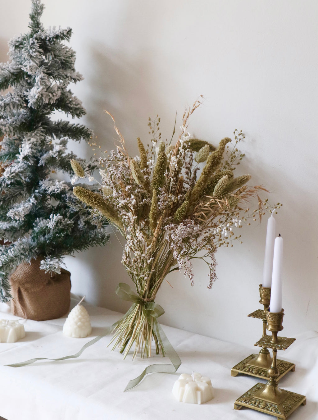 Eira | Christmas Dried Flower Arrangement