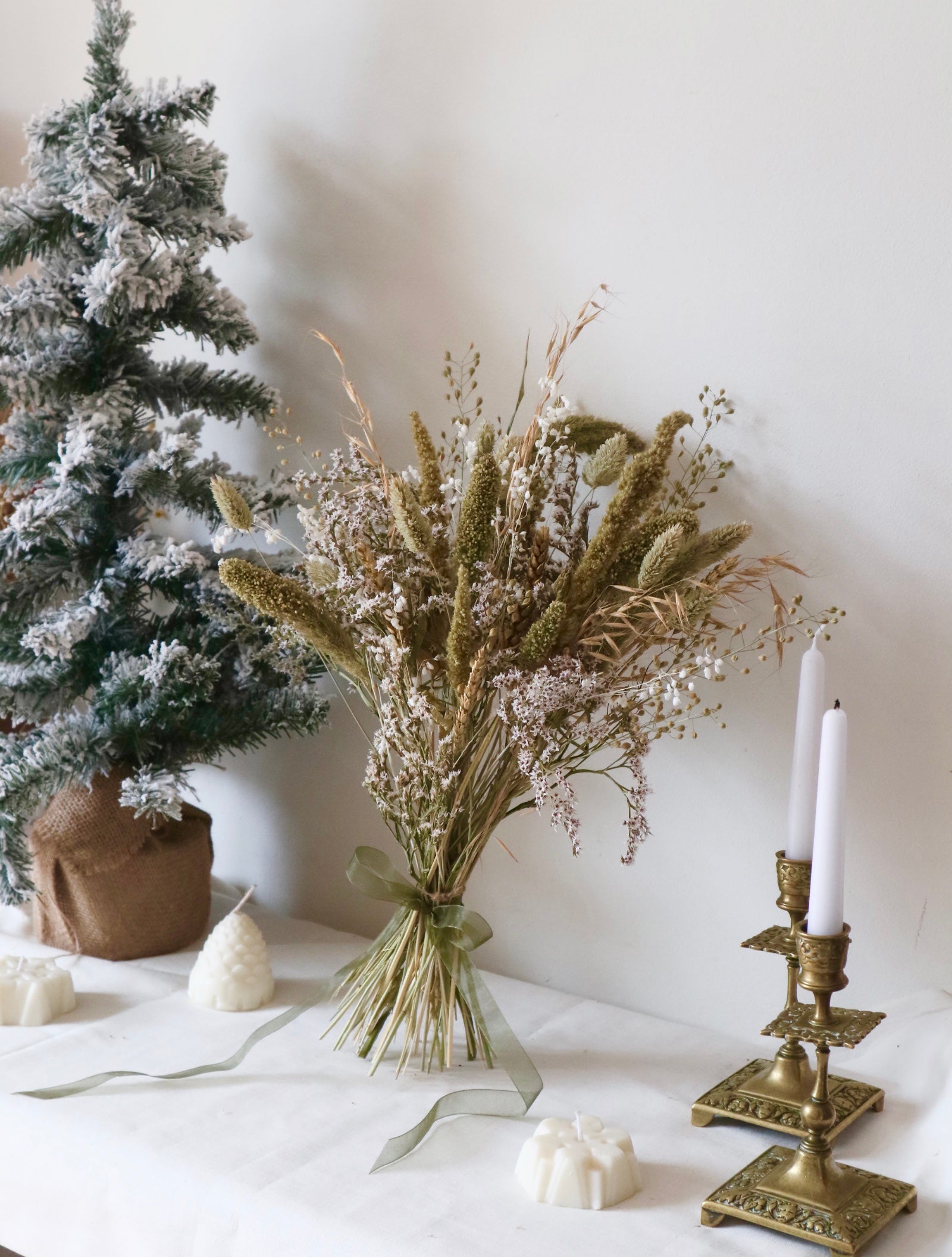 Eira | Christmas Dried Flower Arrangement