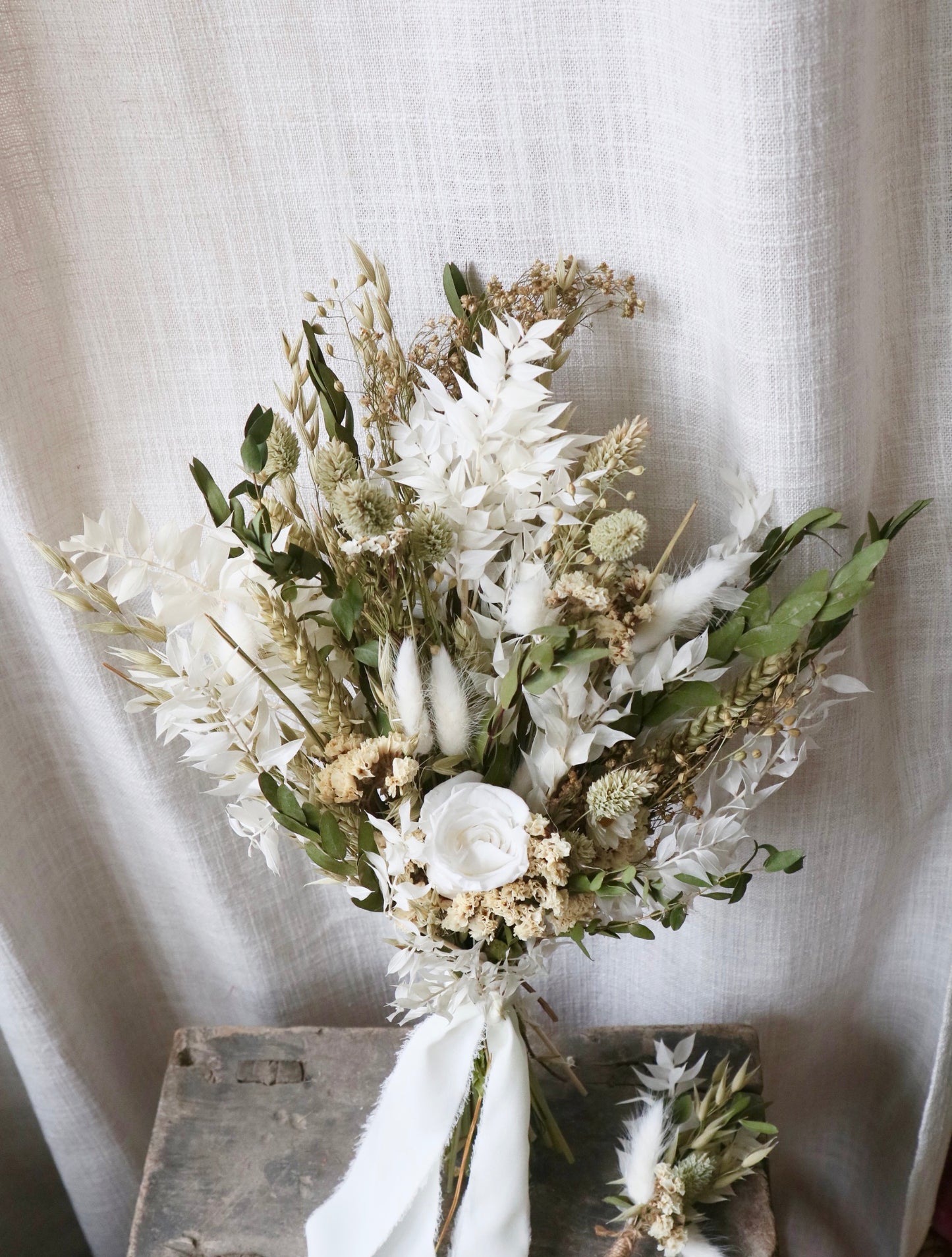 Clove | White & Green Dried Flower Bouquet