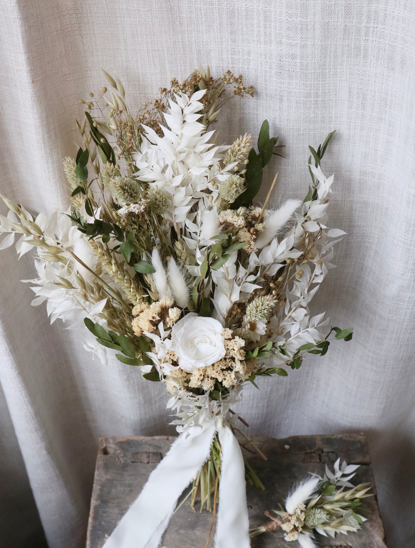 Clove | White & Green Dried Flower Bouquet