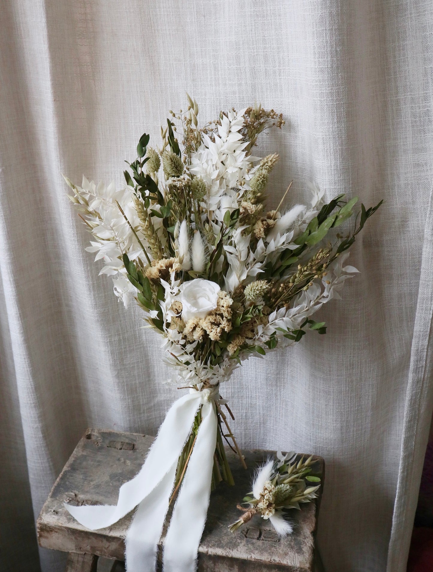 Clove | White & Green Dried Flower Bouquet