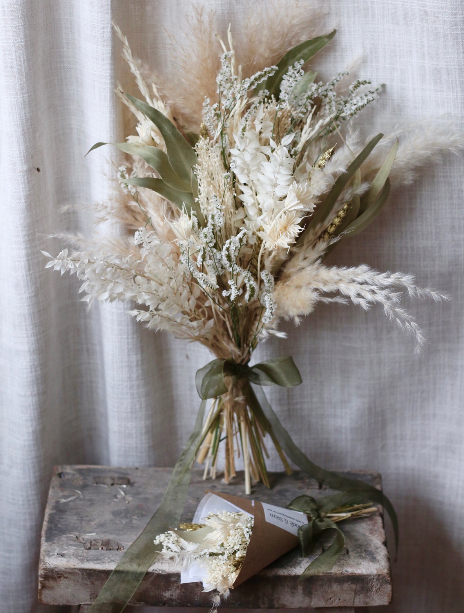 Mini Stella Pampas Christmas Bouquet