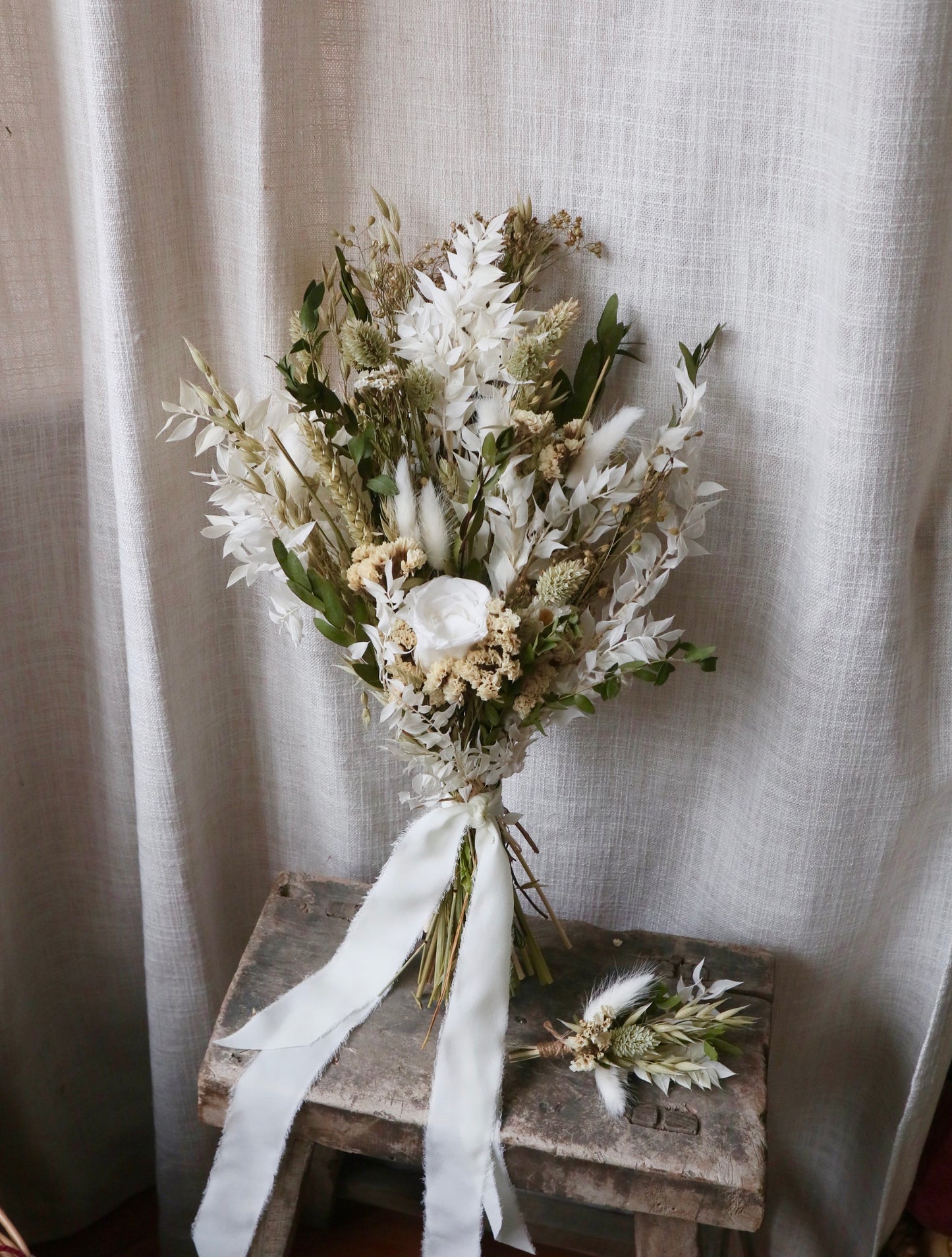 Clove | White & Green Dried Flower Bouquet