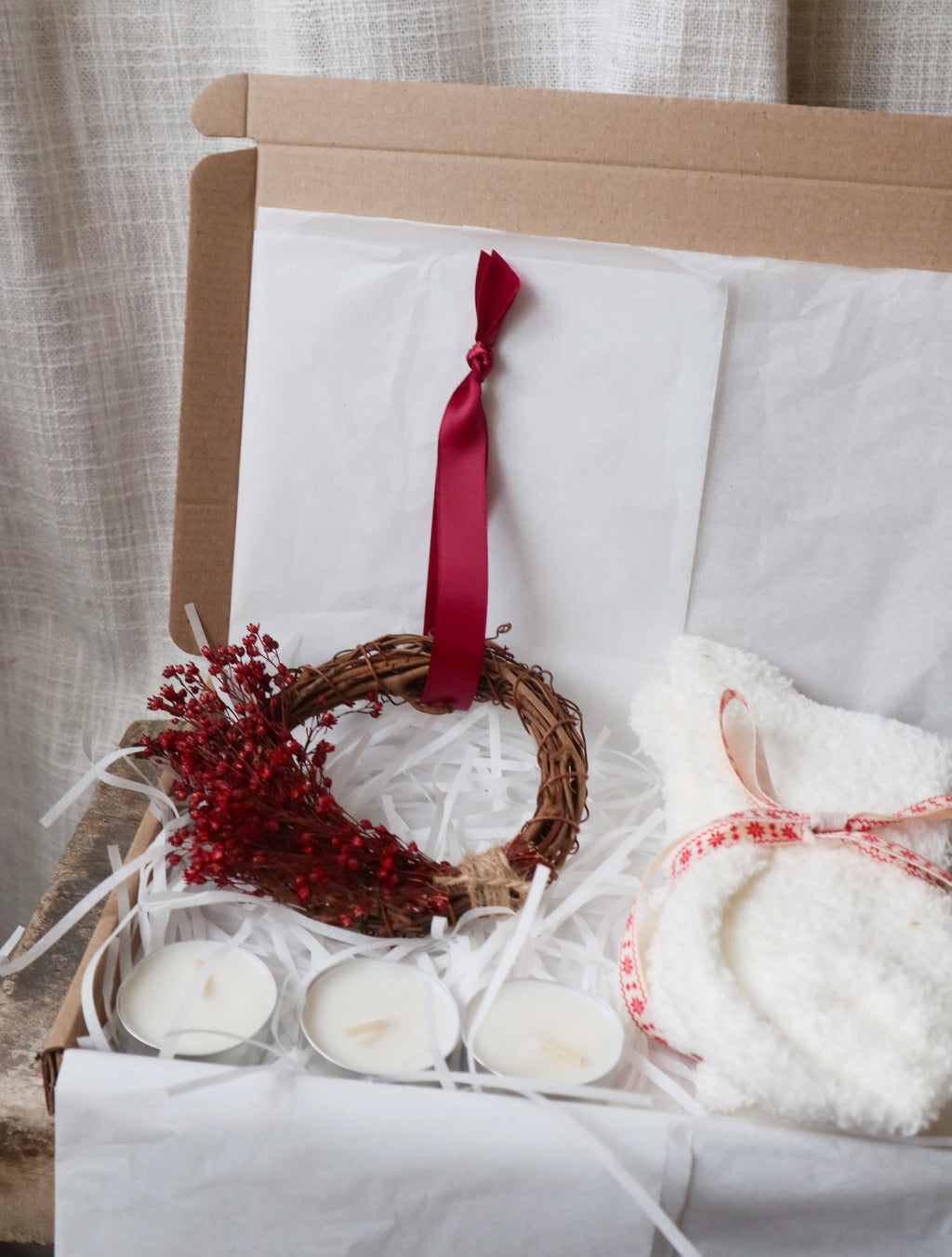 Red Cosy Christmas Gift Box