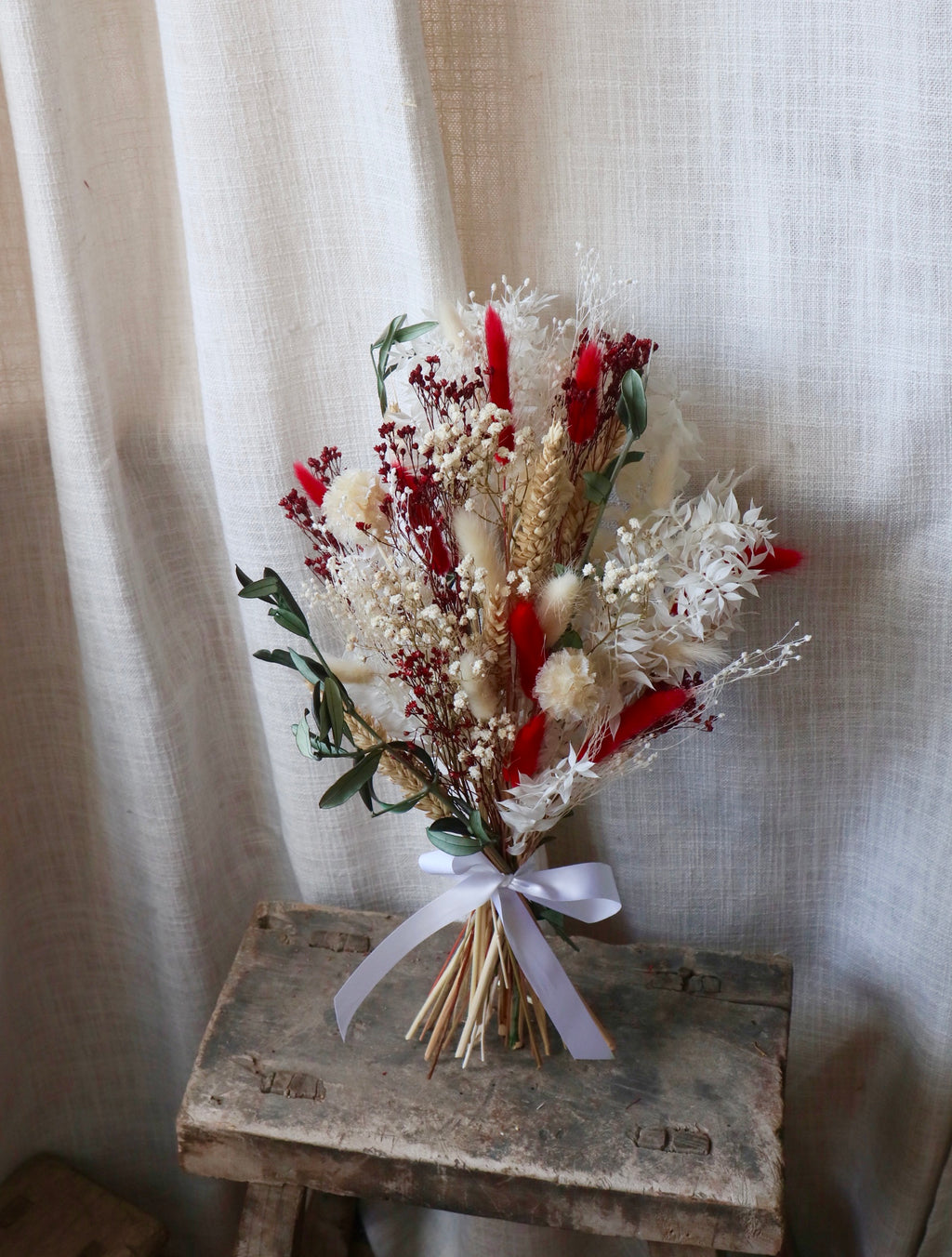 Neve | Christmas Dried Flower Arrangement